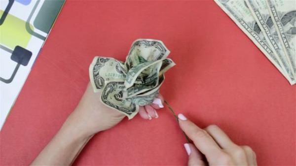 让我来教授大家的步骤“怎么在微信上建房间玩炸.金花”详细介绍房卡使用方式