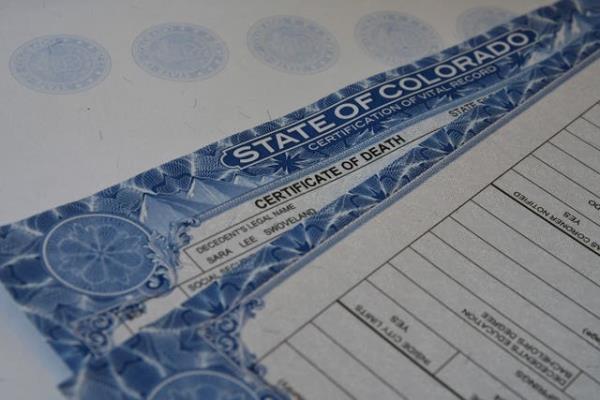 议长约翰逊采取了两步权宜之计,以避免政府关门 议长约翰逊采取了两步权宜之计,以避免政府关门