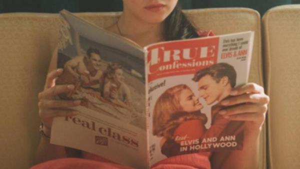 凯莉·斯帕妮和普莉希拉·普雷斯利从猫王那里得到了一个“怪异”的标志