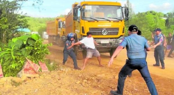 游戏攻略详解文章“微信拼三张金花房卡正版”详细房卡教程