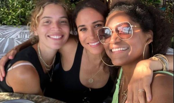 一分钟介绍随意玩拼三张房卡-链接找谁买-