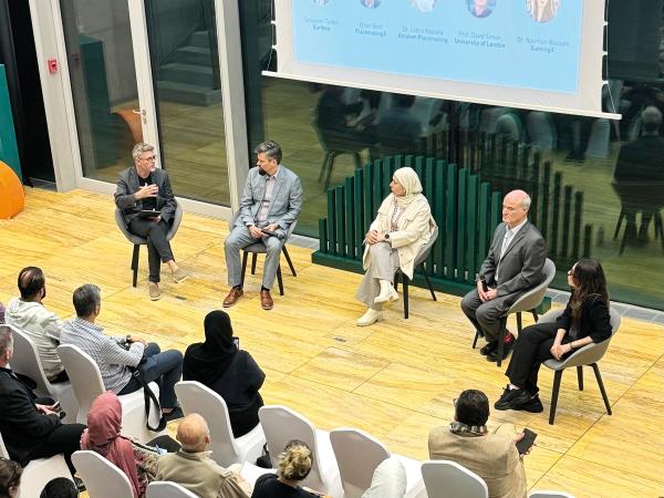 广义度量空间上的Kolmogorov-Chentsov型定理及其在banach值过程极限定理中的应用