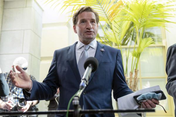 2024年美国大选：迪恩·菲利普斯宣布参加民主党提名竞选