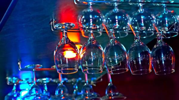 八月检查最糟糕的北部餐馆里到处都是蟑螂和老鼠粪便