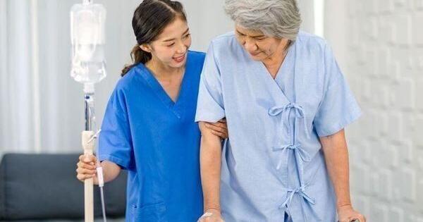 讲解“微信好友开房打炸 金花App”获取房卡教程